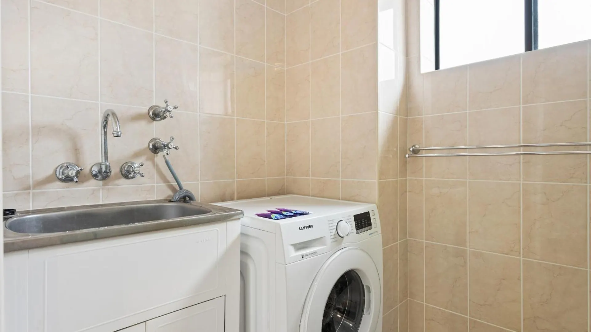 Charming 2-Bed Apartment With City Views Brisbane